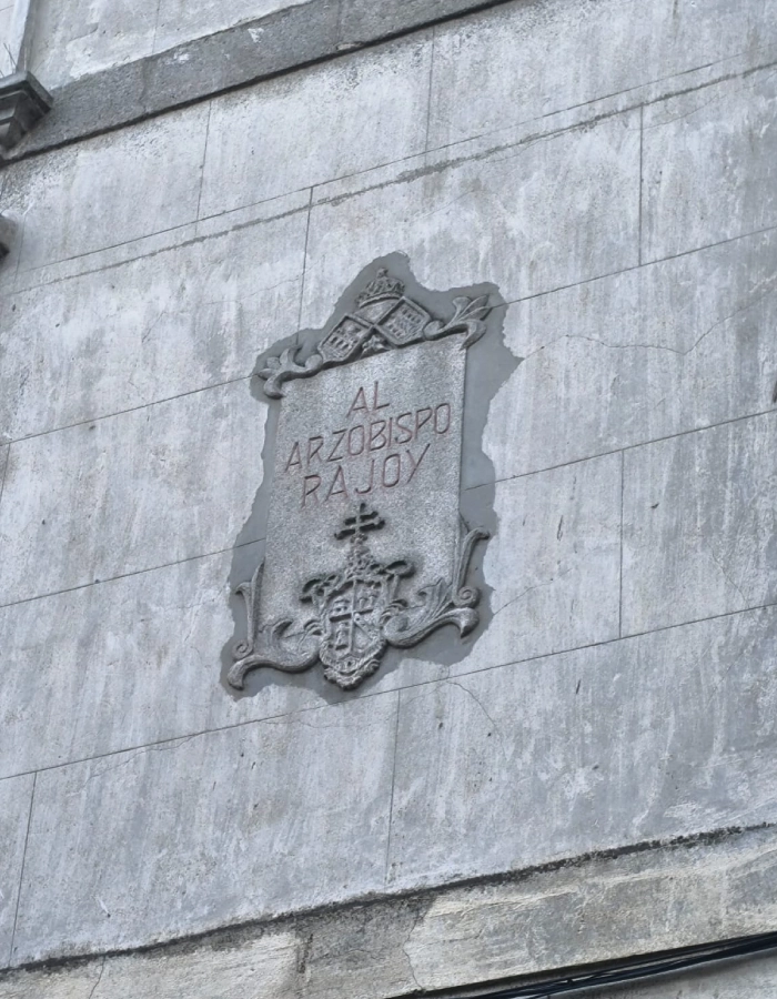 Detalle de fachada del Palacio del Arzobispo Rajoy