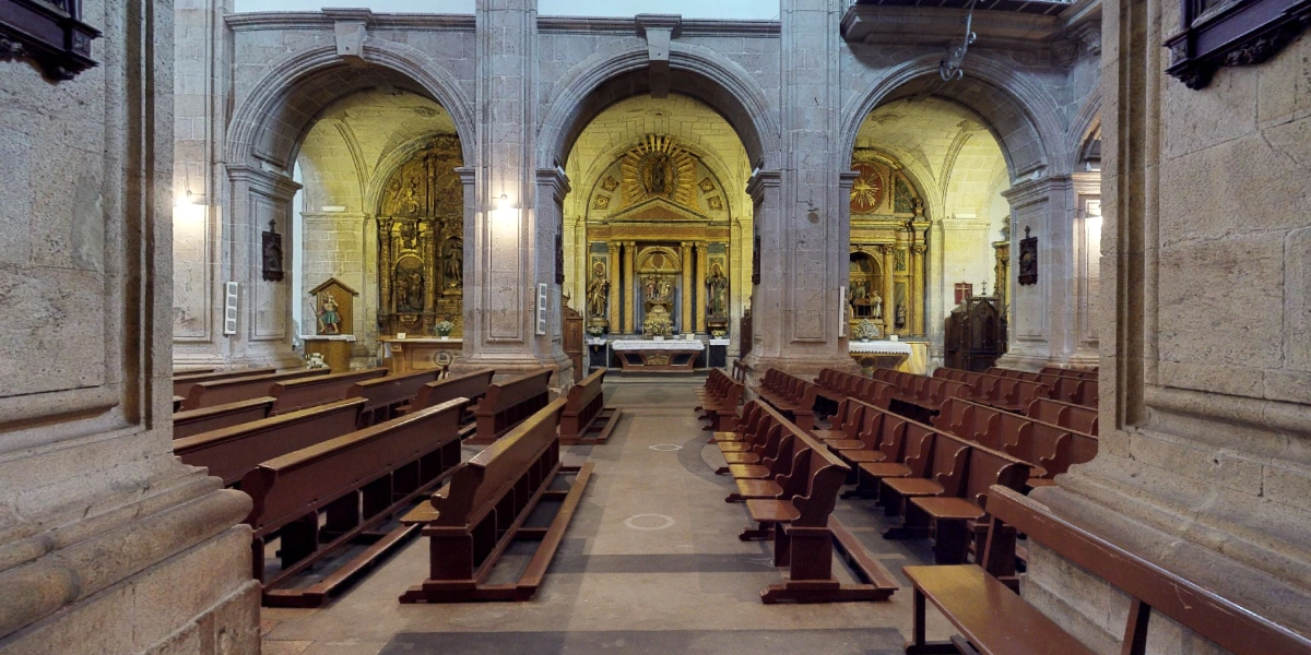 Interior de la Iglesia de Santiago