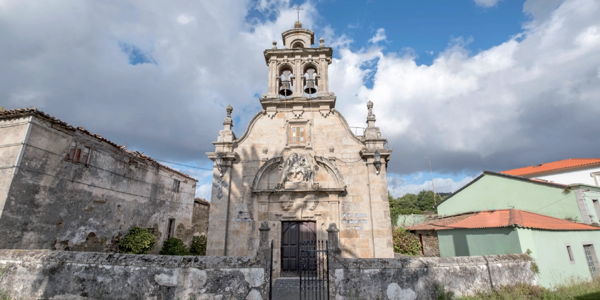 Iglesia de San Martiño do Porto en Cabanas